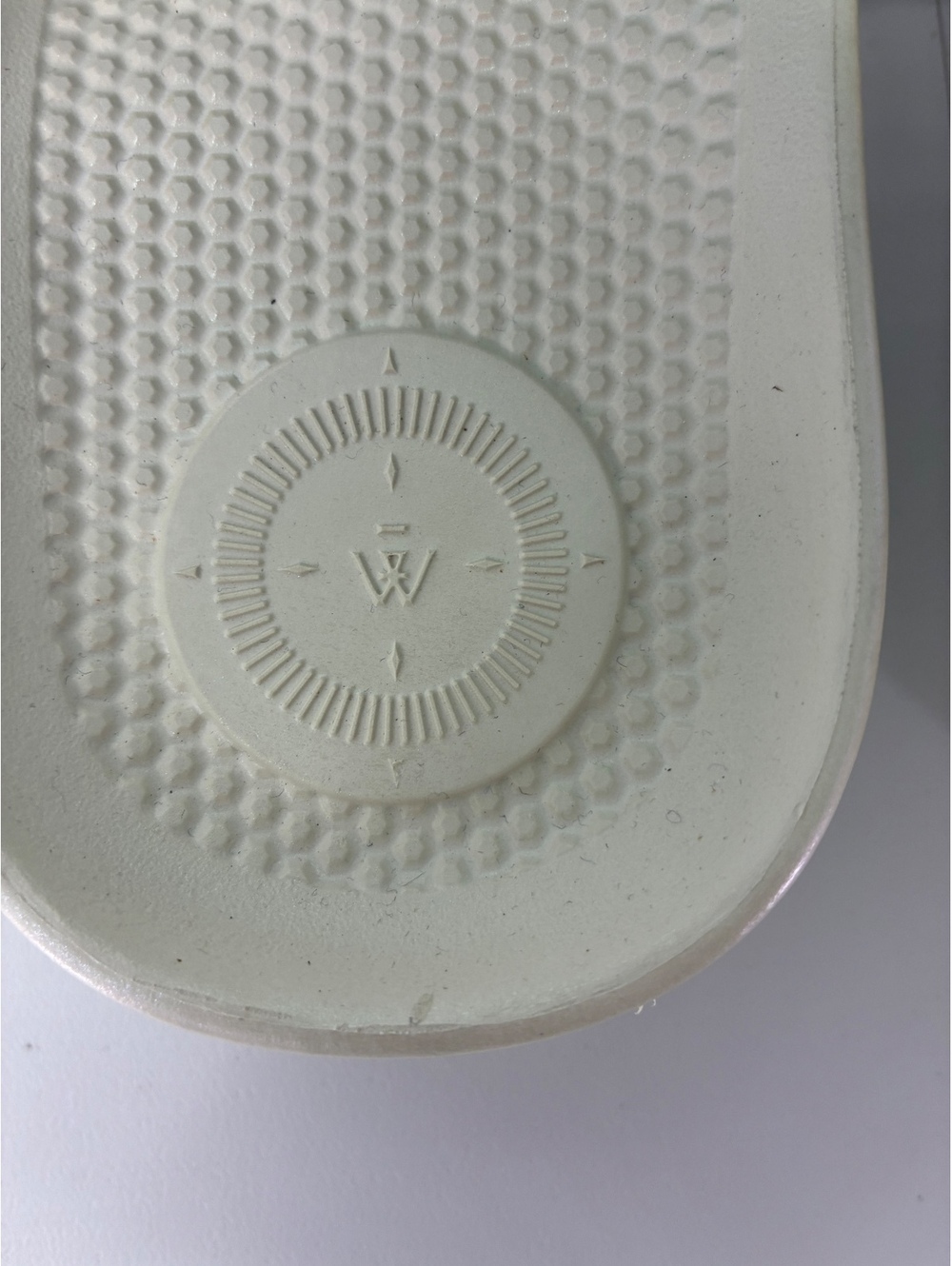 Totes Women's Lightweight Waterproof Slide Sandals Size 8 Cream - Picture 4 of 7
